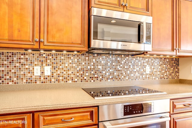 kitchen featuring tasteful backsplash and appliances with stainless steel finishes