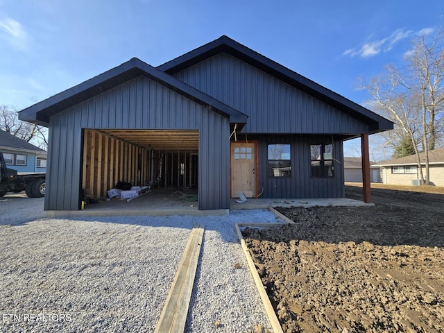 view of modern farmhouse style home