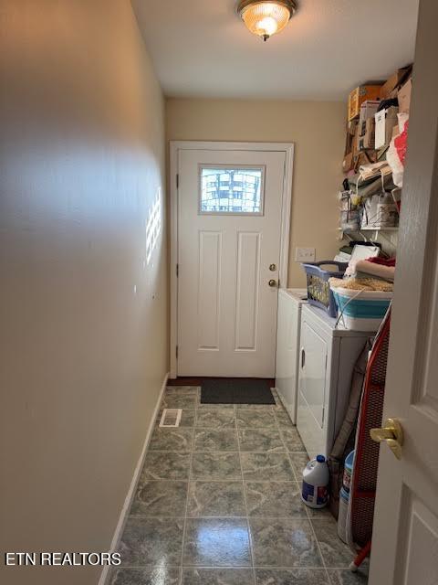 doorway to outside with washing machine and dryer