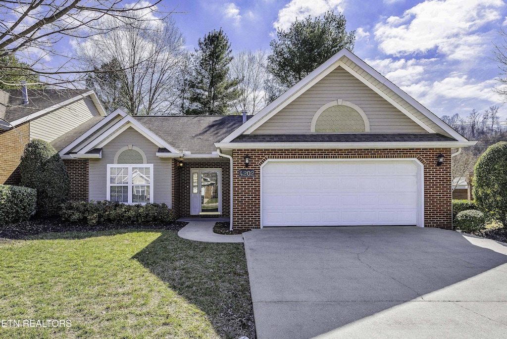 view of front of house featuring a garage and a front yard