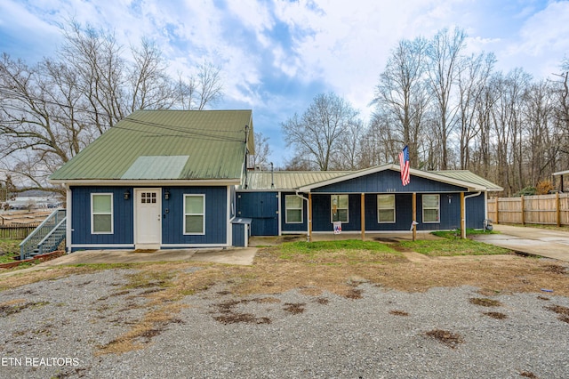 view of front of home featuring a porch