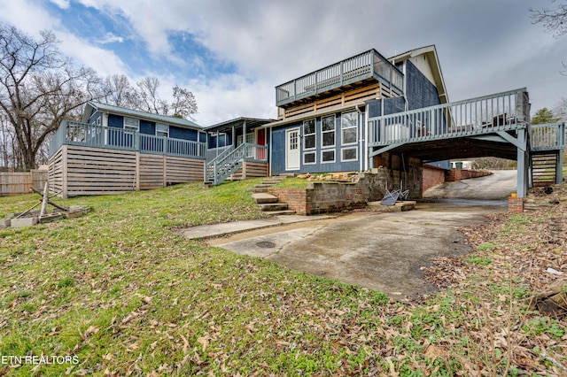 back of house featuring a yard