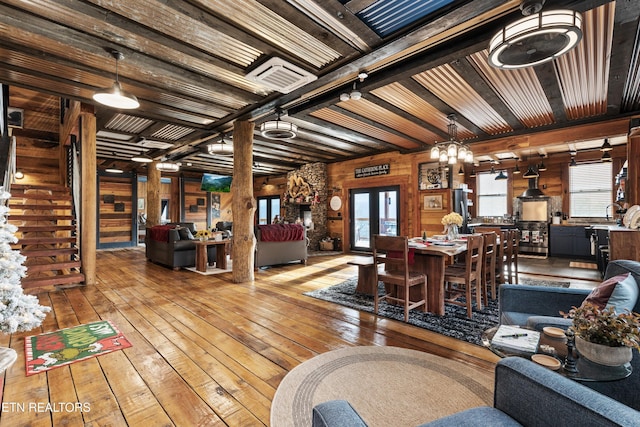 living room with visible vents, a notable chandelier, and wood finished floors