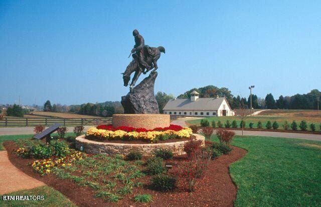 565 Rarity Bay Pkwy Unit 101-A, Vonore, TN 37885 - view of property's community featuring a rural view, a yard, and fence