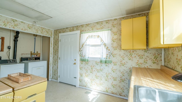 kitchen featuring independent washer and dryer