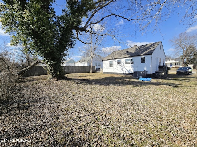 exterior space with a yard