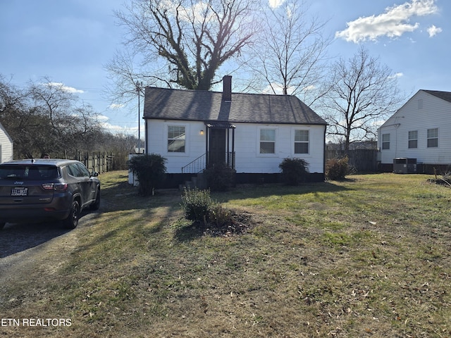 view of front facade with a front yard