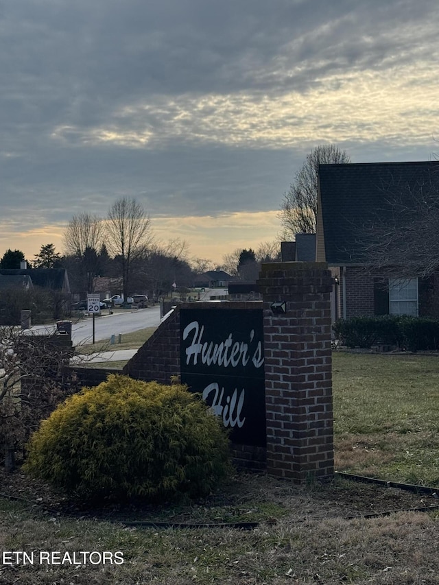 view of community / neighborhood sign