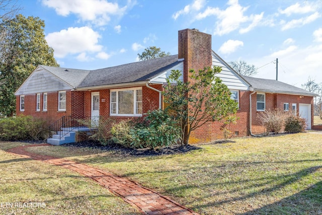 view of front of property featuring a front lawn