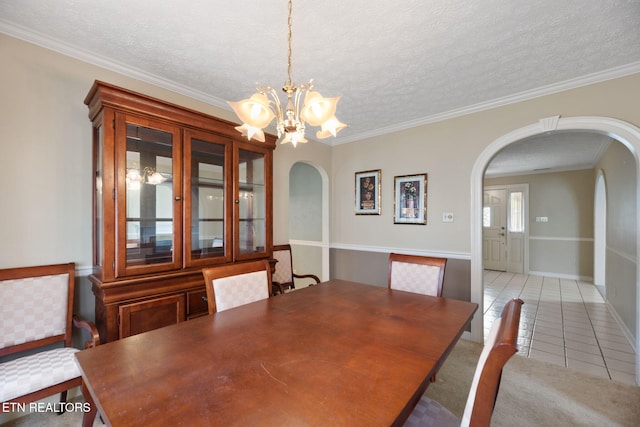 dining room featuring crown molding, a notable chandelier, light tile patterned floors, and a textured ceiling