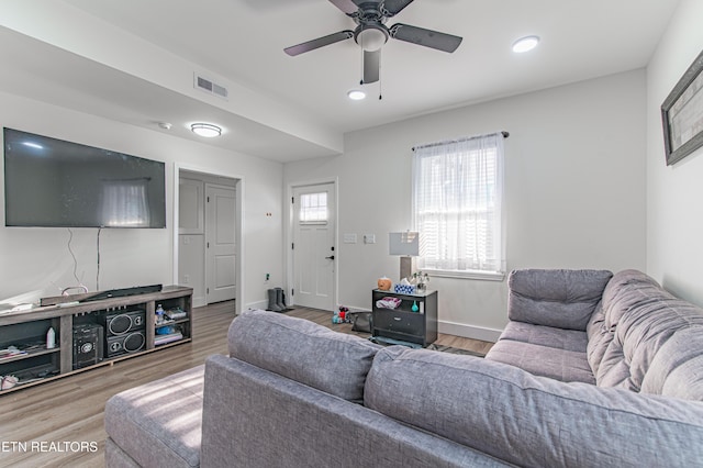 living room with hardwood / wood-style flooring and ceiling fan