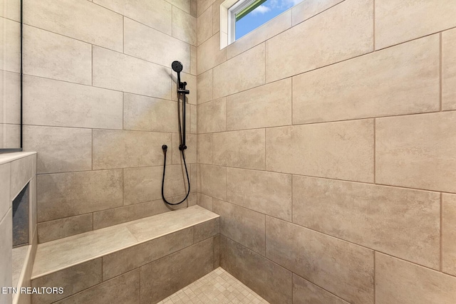 bathroom featuring a tile shower