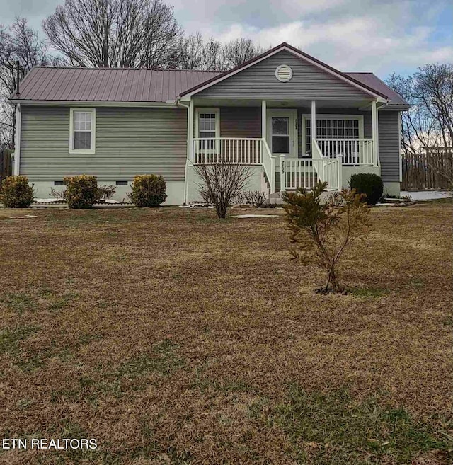 ranch-style house featuring covered porch and a front lawn