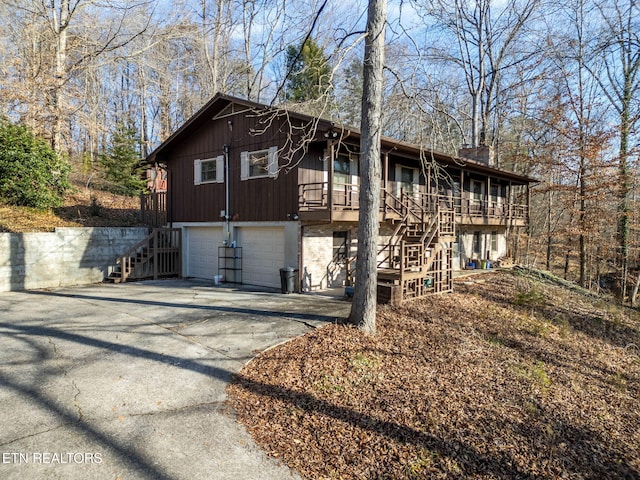 view of front facade with a garage