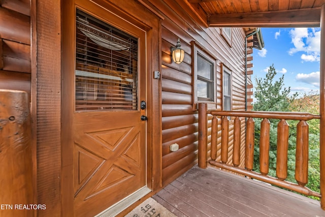 2835 White Oak Ridge Ln, Sevierville, TN 37862 - doorway to property with log veneer siding