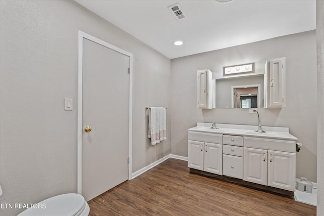 1731 Vonore Rd, Loudon, TN 37774 - bathroom featuring double vanity, wood finished floors, toilet, baseboards, and recessed lighting