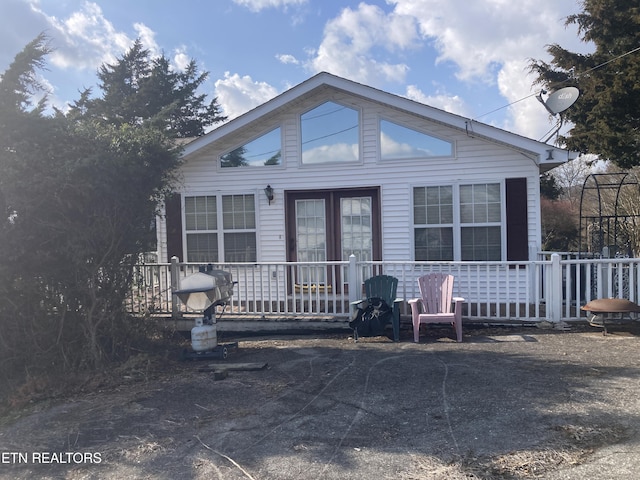 view of front of property