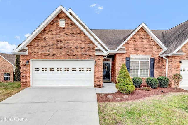 165 River Garden Ct, Sevierville, TN 37862 - view of front facade with a garage and a front yard
