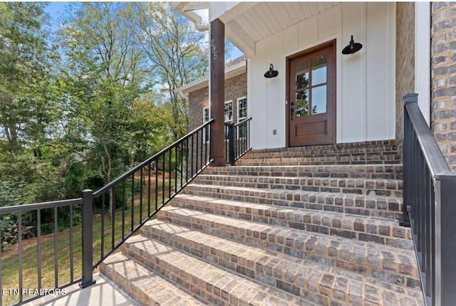 295 Caulderwood Ln, Lenoir City, TN 37771 - doorway to property featuring board and batten siding