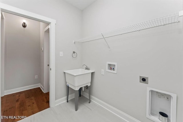 295 Caulderwood Ln, Lenoir City, TN 37771 - clothes washing area featuring baseboards, laundry area, hookup for a washing machine, and electric dryer hookup