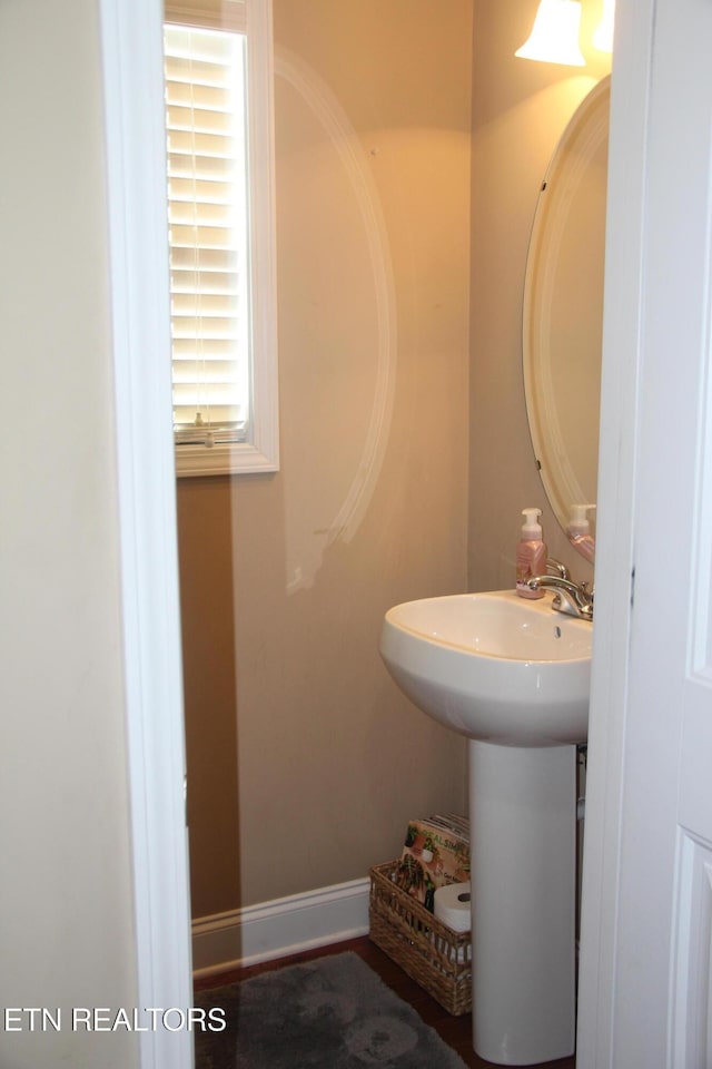 bathroom featuring sink