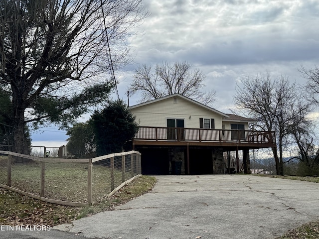 view of front facade featuring a wooden deck