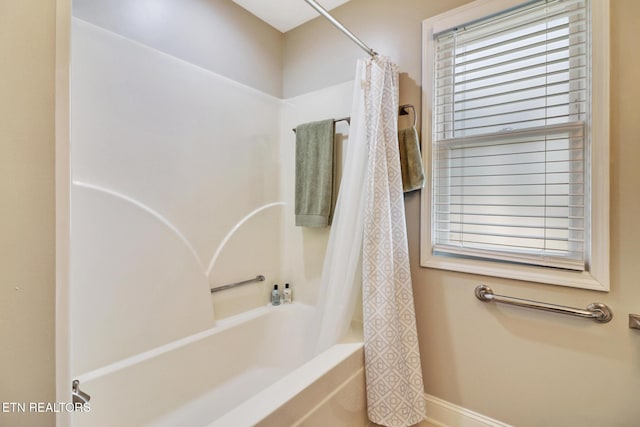 bathroom featuring shower / tub combo