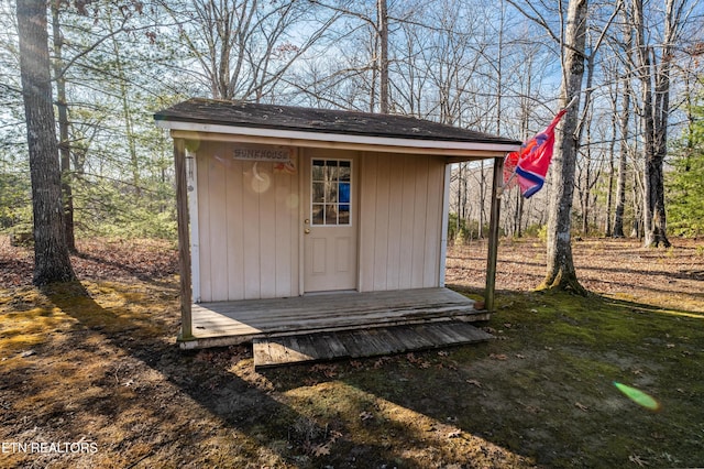 view of outbuilding