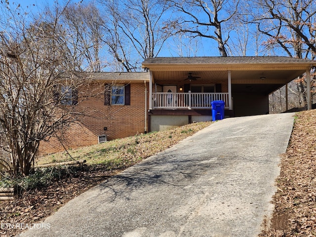 single story home with a carport, ceiling fan, and a porch