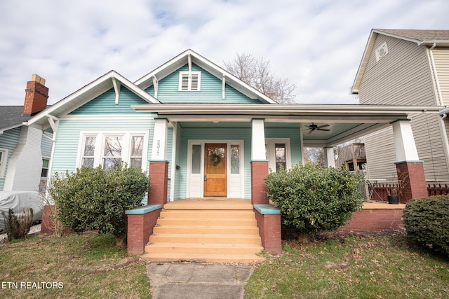 view of front of home featuring covered porch and a front lawn