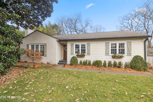 ranch-style house featuring a front yard