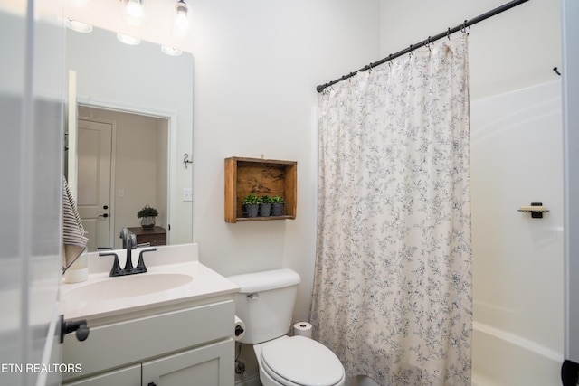 full bathroom featuring vanity, toilet, and shower / bath combo with shower curtain