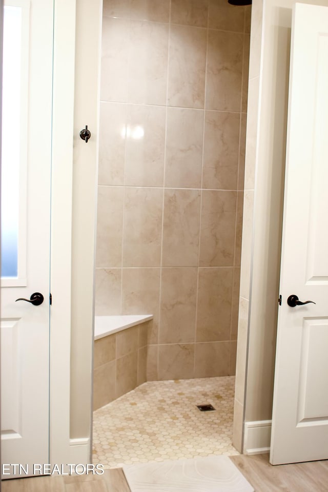 116 Unole Trl, Vonore, TN 37885 - full bath with tiled shower