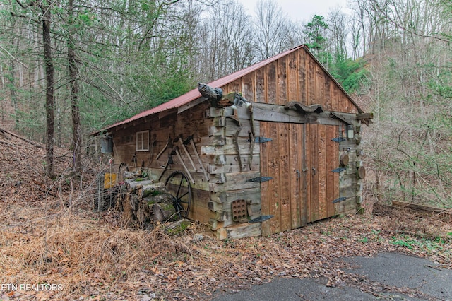 view of outbuilding