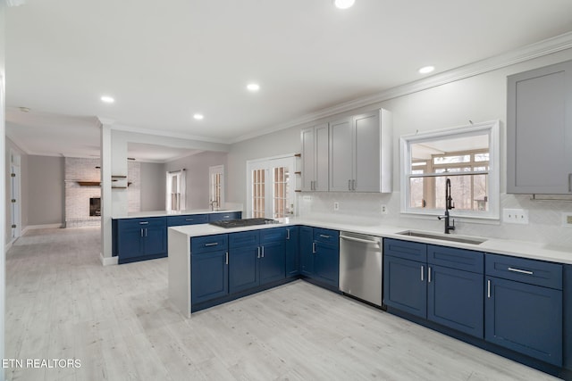 kitchen with crown molding, decorative backsplash, appliances with stainless steel finishes, a peninsula, and a sink