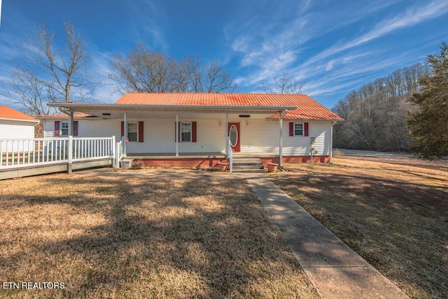 ranch-style home featuring a front yard and covered porch