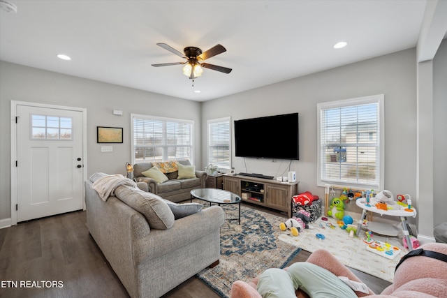 living area with a ceiling fan, recessed lighting, dark wood-style flooring, and baseboards