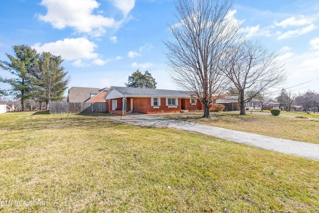 single story home with a front lawn