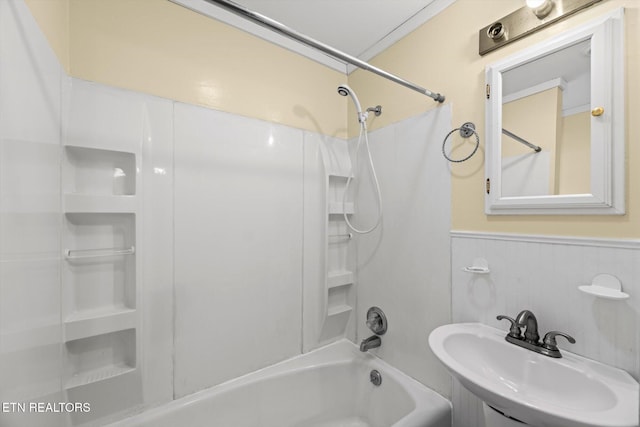 bathroom with sink and washtub / shower combination