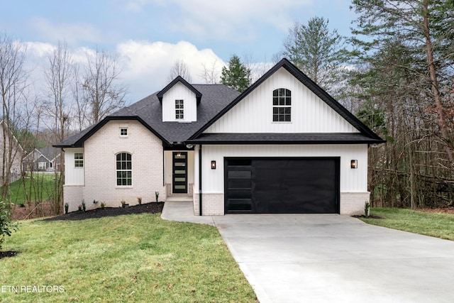 view of front of home featuring a front lawn and a garage