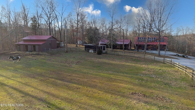 view of yard featuring a rural view