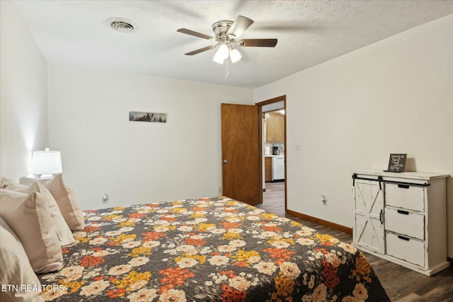 bedroom with baseboards, visible vents, dark wood-style floors, ceiling fan, and a textured ceiling