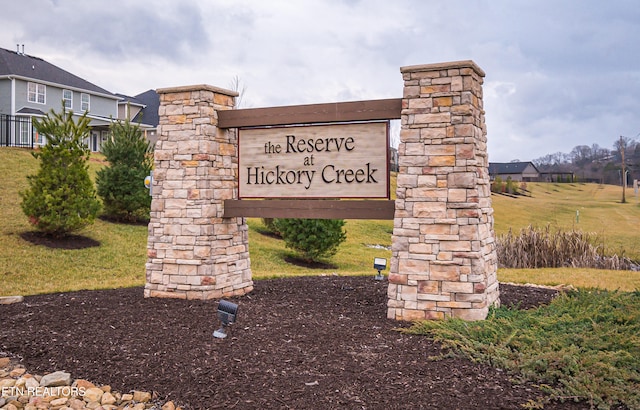 view of community / neighborhood sign