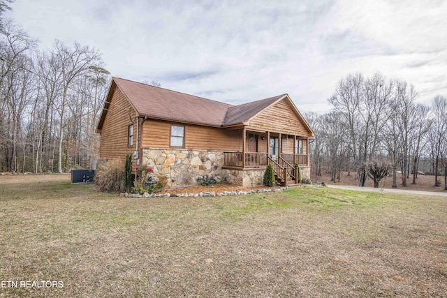 view of front of home with covered porch and a front yard