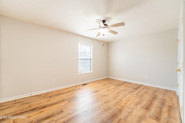 unfurnished room featuring light wood-type flooring and ceiling fan