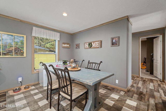 dining space with crown molding