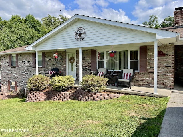 view of front of house featuring covered porch and a front lawn