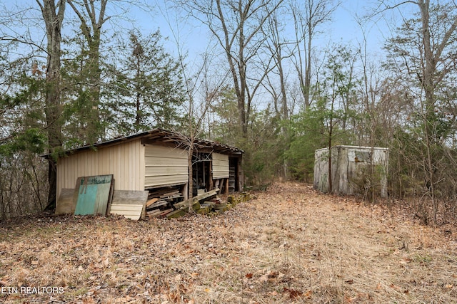 view of outbuilding featuring an outbuilding