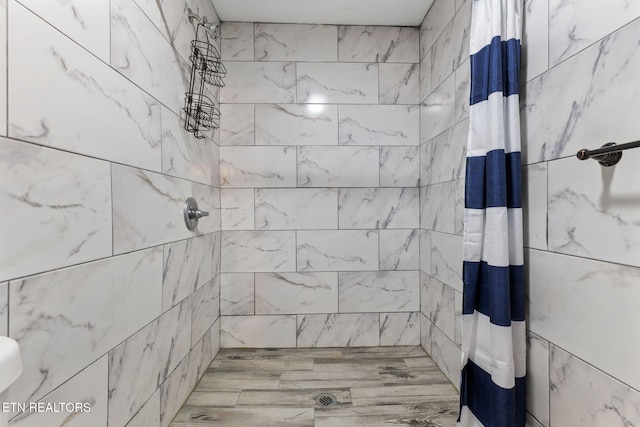 bathroom featuring curtained shower