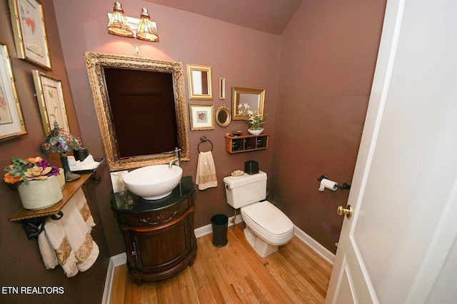 3413 Commodore Pt, Knoxville, TN 37922 - half bath with wood finished floors, toilet, vanity, baseboards, and lofted ceiling